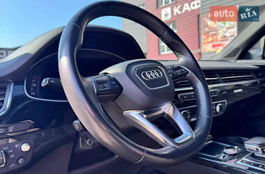 Позашляховик / Кросовер Audi Q7 2018 в 