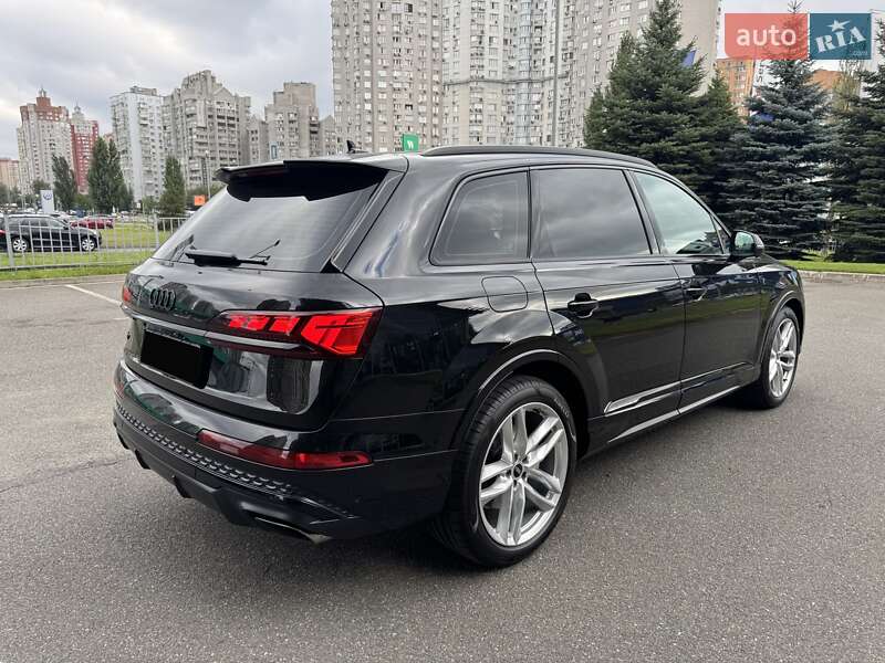 Внедорожник / Кроссовер Audi Q7 2024 в Киеве