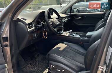 Позашляховик / Кросовер Audi Q7 2015 в 