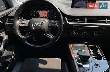 Позашляховик / Кросовер Audi Q7 2015 в 