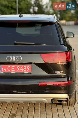 Внедорожник / Кроссовер Audi Q7 2017 в 