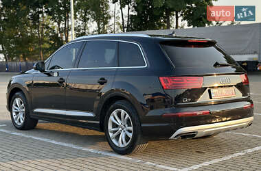 Внедорожник / Кроссовер Audi Q7 2017 в 