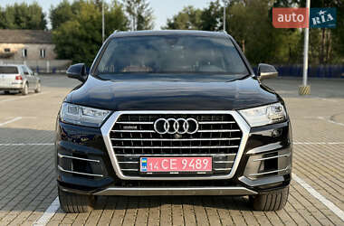 Внедорожник / Кроссовер Audi Q7 2017 в 