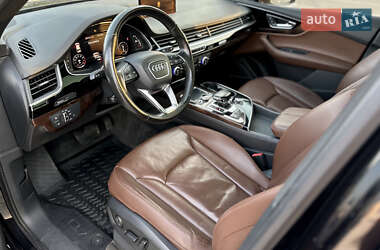 Внедорожник / Кроссовер Audi Q7 2017 в 