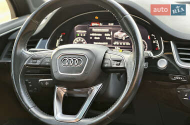 Внедорожник / Кроссовер Audi Q7 2017 в 