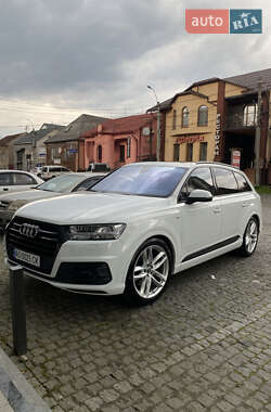 Внедорожник / Кроссовер Audi Q7 2017 в Тячеве