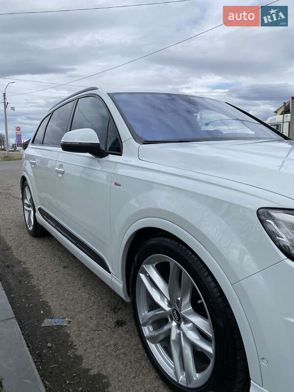 Внедорожник / Кроссовер Audi Q7 2017 в Тячеве фото 7 Внедорожник / Кроссовер Audi Q7 2017 в Тячеве