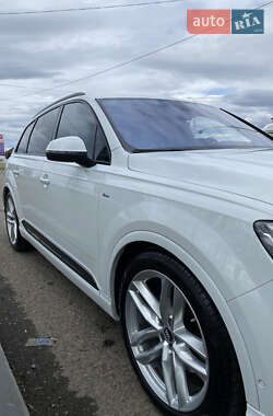 Внедорожник / Кроссовер Audi Q7 2017 в 