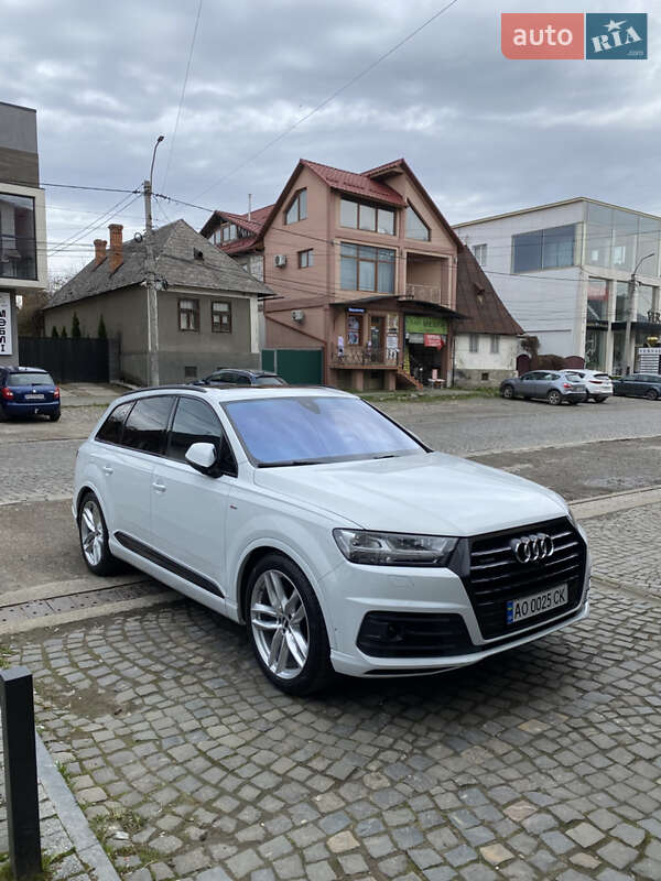 Внедорожник / Кроссовер Audi Q7 2017 в 