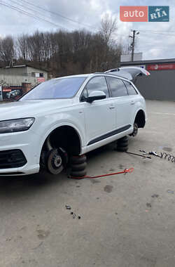 Внедорожник / Кроссовер Audi Q7 2017 в 
