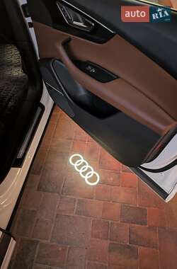 Позашляховик / Кросовер Audi Q7 2017 в 
