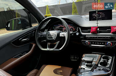 Внедорожник / Кроссовер Audi Q7 2016 в 