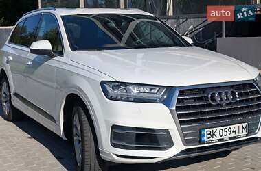 Позашляховик / Кросовер Audi Q7 2017 в 