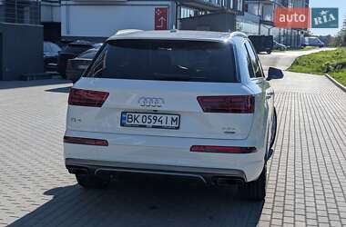 Позашляховик / Кросовер Audi Q7 2017 в 