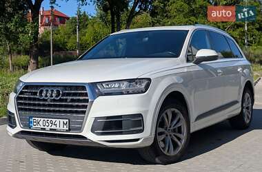 Позашляховик / Кросовер Audi Q7 2017 в 