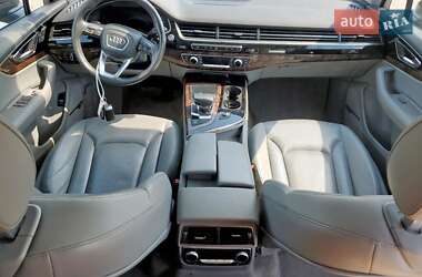 Внедорожник / Кроссовер Audi Q7 2017 в 