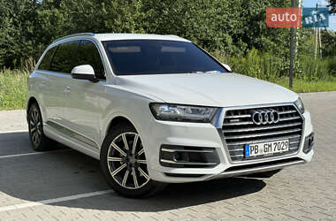 Внедорожник / Кроссовер Audi Q7 2016 в 