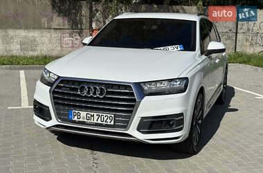 Внедорожник / Кроссовер Audi Q7 2016 в 