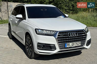 Внедорожник / Кроссовер Audi Q7 2016 в 