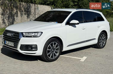 Внедорожник / Кроссовер Audi Q7 2016 в 