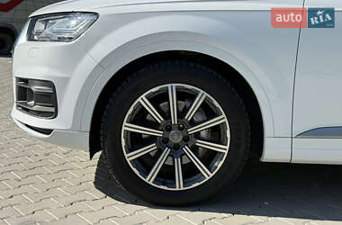 Внедорожник / Кроссовер Audi Q7 2016 в 