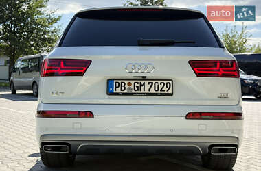 Внедорожник / Кроссовер Audi Q7 2016 в 