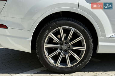 Внедорожник / Кроссовер Audi Q7 2016 в 