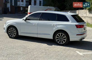 Внедорожник / Кроссовер Audi Q7 2016 в 