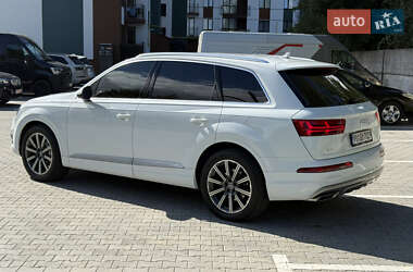 Внедорожник / Кроссовер Audi Q7 2016 в 