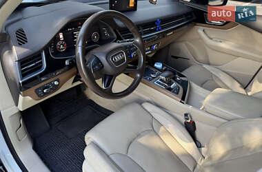 Внедорожник / Кроссовер Audi Q7 2016 в 