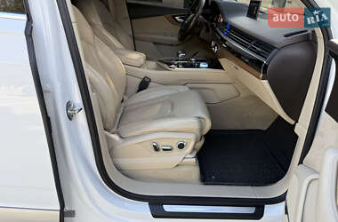 Внедорожник / Кроссовер Audi Q7 2016 в 