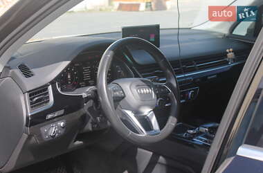 Внедорожник / Кроссовер Audi Q7 2015 в 