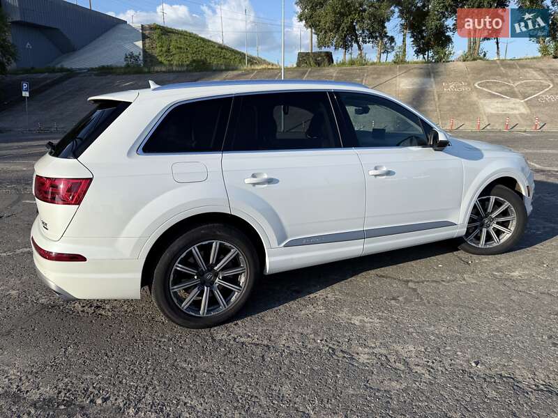 Внедорожник / Кроссовер Audi Q7 2016 в Киеве