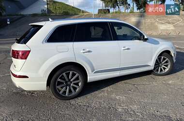 Внедорожник / Кроссовер Audi Q7 2016 в 