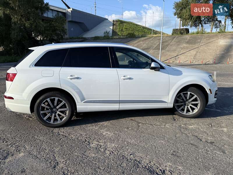 Внедорожник / Кроссовер Audi Q7 2016 в Киеве