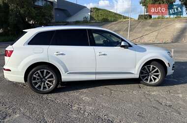 Внедорожник / Кроссовер Audi Q7 2016 в 