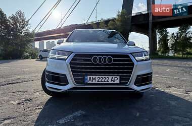 Внедорожник / Кроссовер Audi Q7 2016 в 