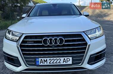 Внедорожник / Кроссовер Audi Q7 2016 в 