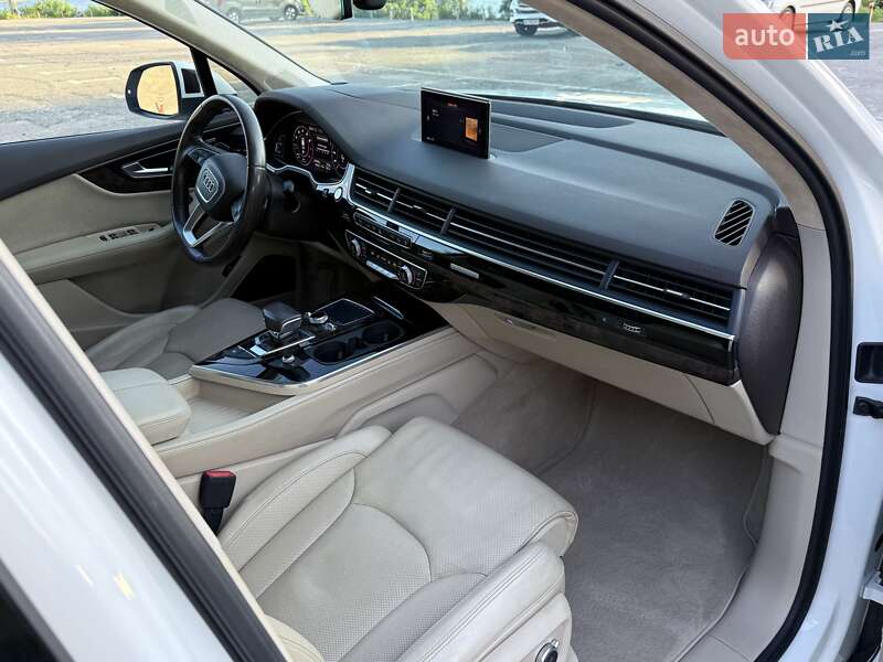 Внедорожник / Кроссовер Audi Q7 2016 в Киеве