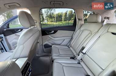 Внедорожник / Кроссовер Audi Q7 2016 в 