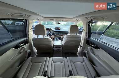 Внедорожник / Кроссовер Audi Q7 2016 в 