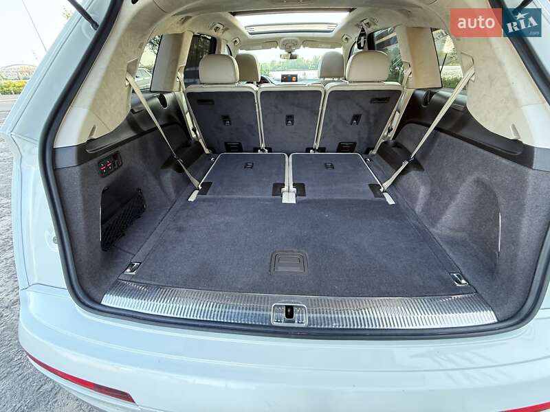 Внедорожник / Кроссовер Audi Q7 2016 в Киеве