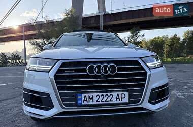 Внедорожник / Кроссовер Audi Q7 2016 в 