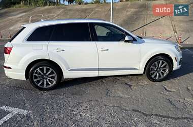 Внедорожник / Кроссовер Audi Q7 2016 в 