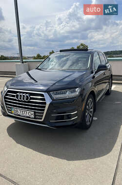 Внедорожник / Кроссовер Audi Q7 2017 в 