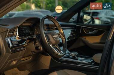 Внедорожник / Кроссовер Audi Q7 2021 в 