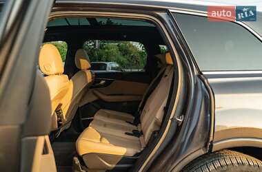 Внедорожник / Кроссовер Audi Q7 2021 в 