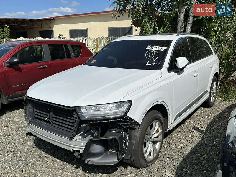 Внедорожник / Кроссовер Audi Q7 2017 в 