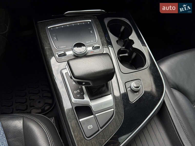 Внедорожник / Кроссовер Audi Q7 2015 в Киеве