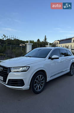 Внедорожник / Кроссовер Audi Q7 2017 в 